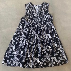 Old Navy Summer black and white floral dress
Size Medium